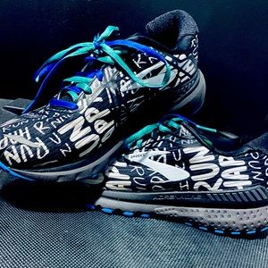 Brooks Adrenaline 20 Run Happy